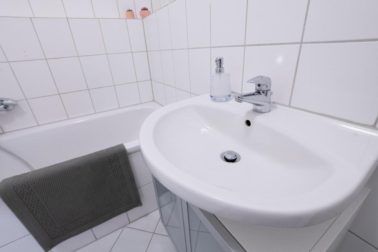 Zwickau Mittendrin, Tolles Balkon-Apartment Buitenkant foto